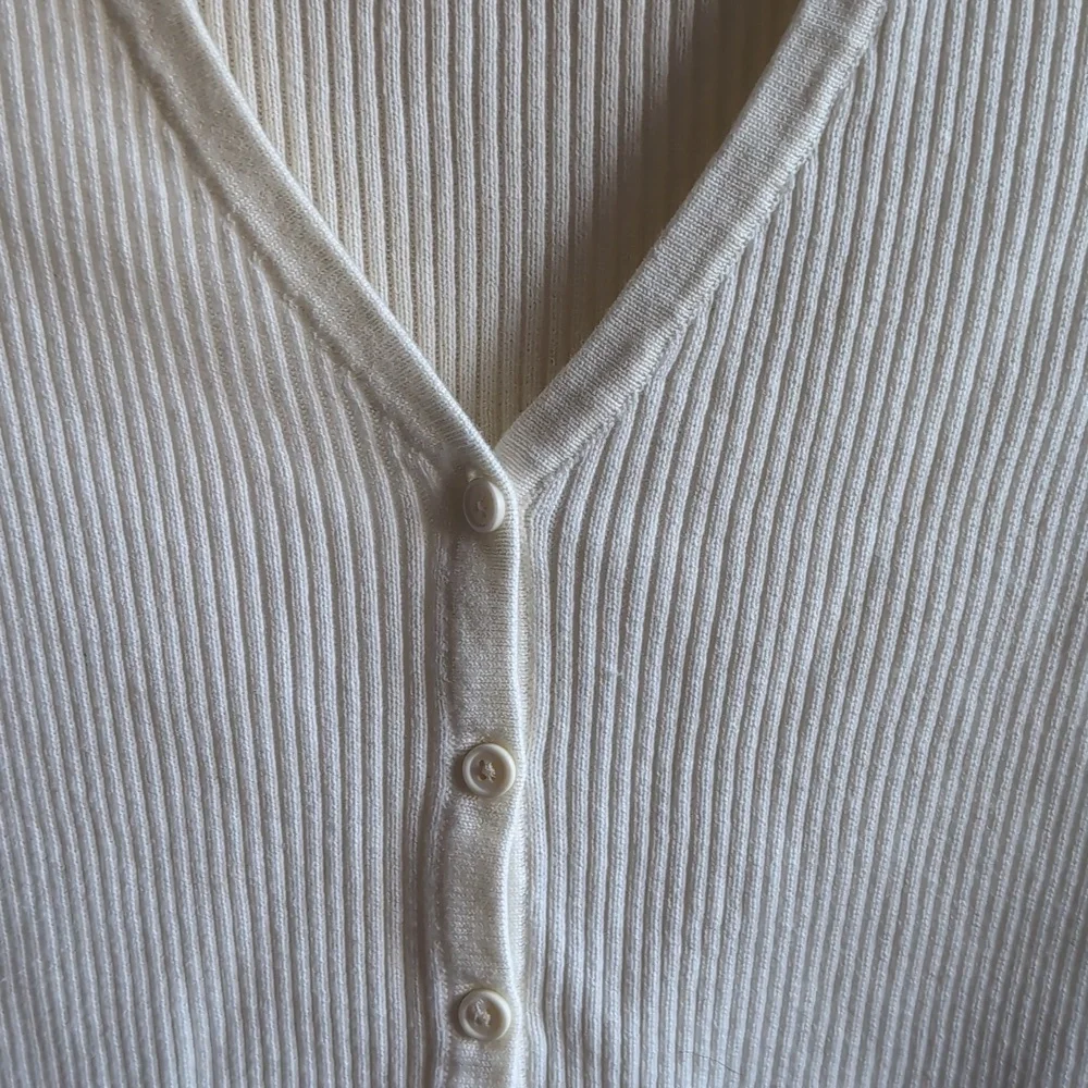 Brandy Melville Cream V-Neck Cardigan - Picture 2 of 4